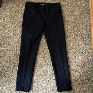 7thAvenue/New York & Company black low rise dress pants. Skinny pant. Size 6.